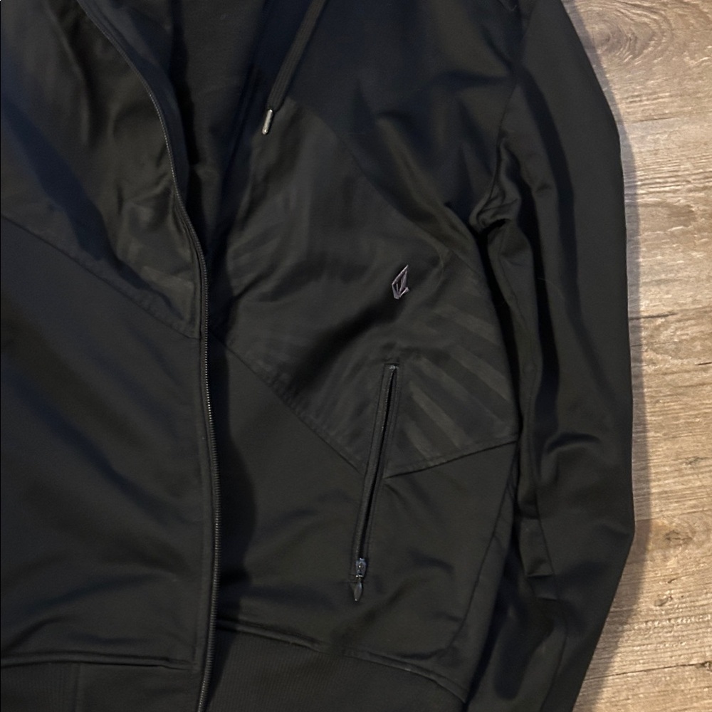 Volcom Men's Black Performance Jacket - Picture 2 of 5